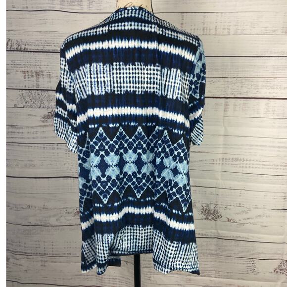 Catherines Tee Shirt Womens 0X 14/16 Short Sleeves Geometric Cut Out Neck - Picture 4 of 10